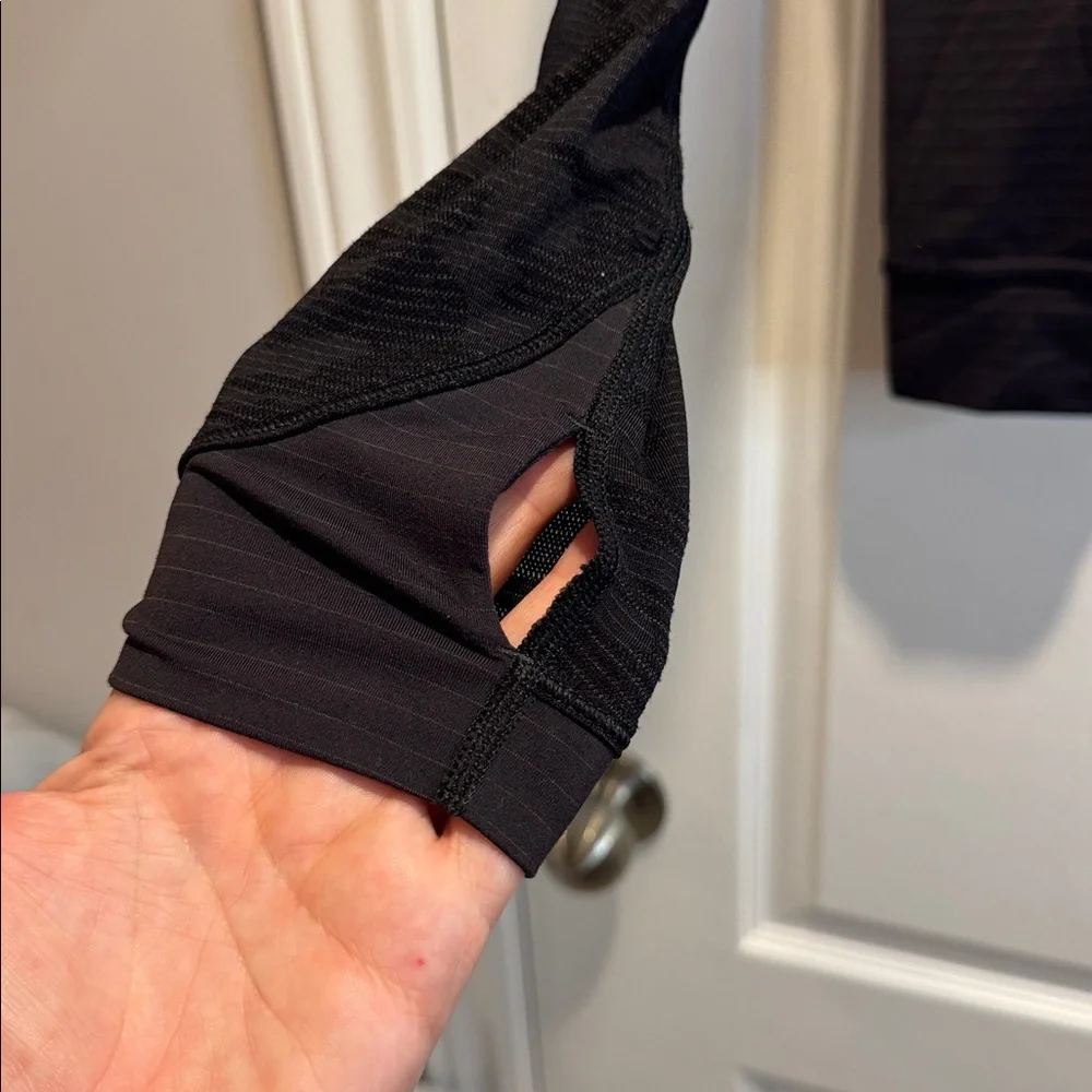 415-Lululemon Run For Days Long Sleeve
Black - Picture 9 of 11